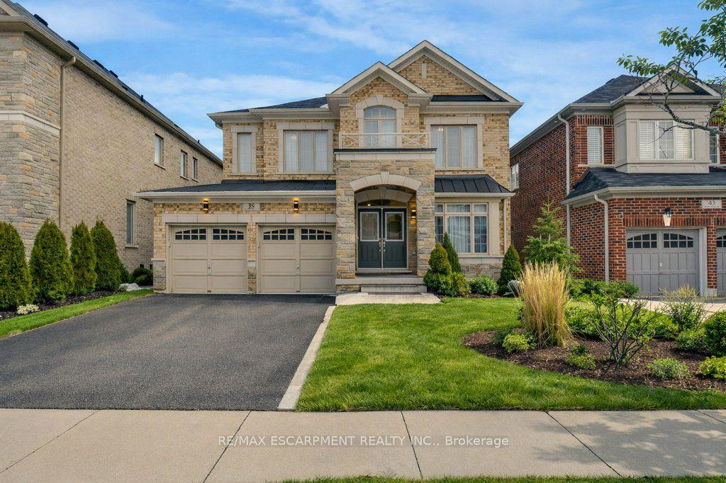 39 Avanti Crescent — photo 1
