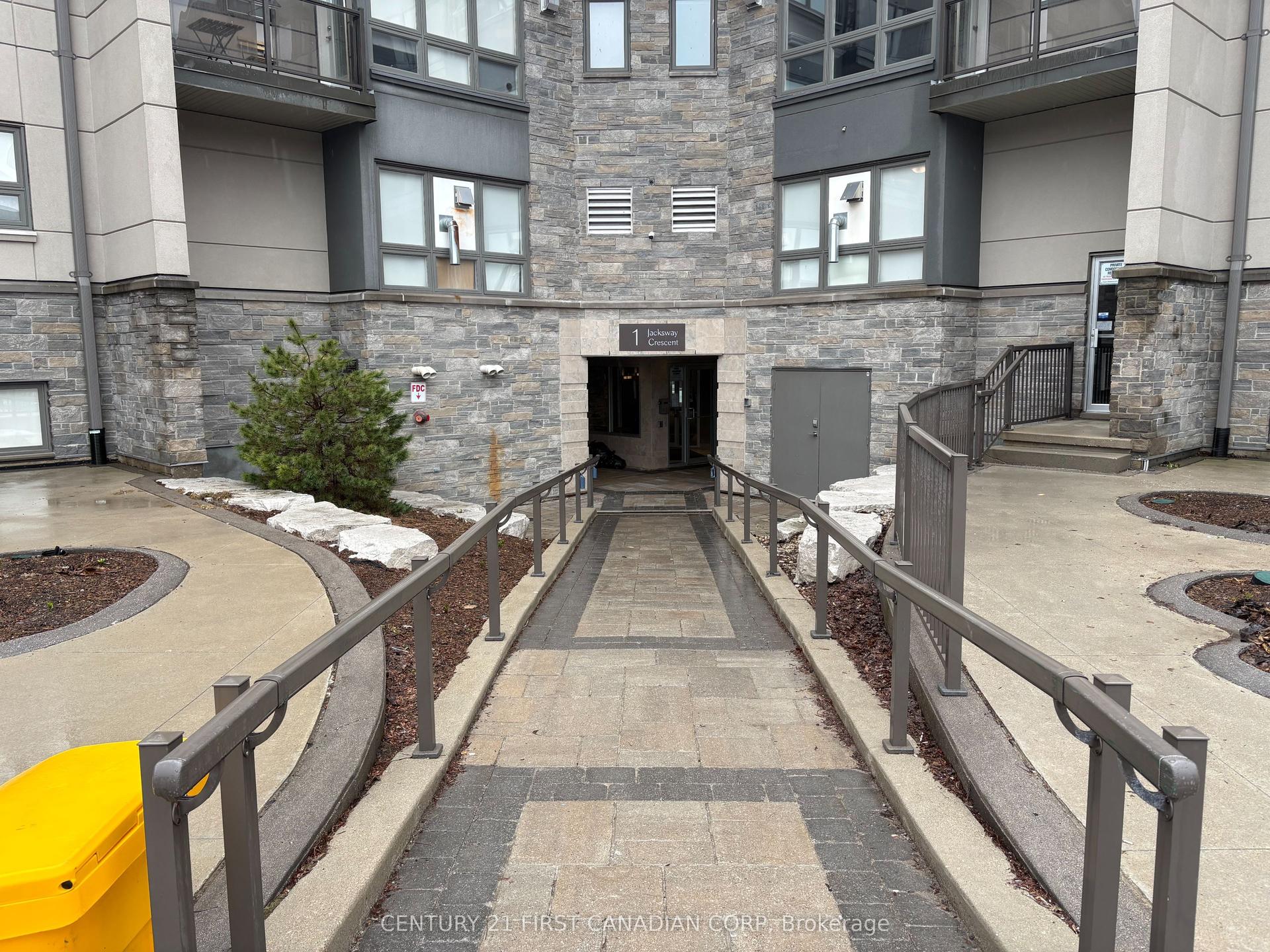 1 Jacksway Crescent 114 #114 — photo 1