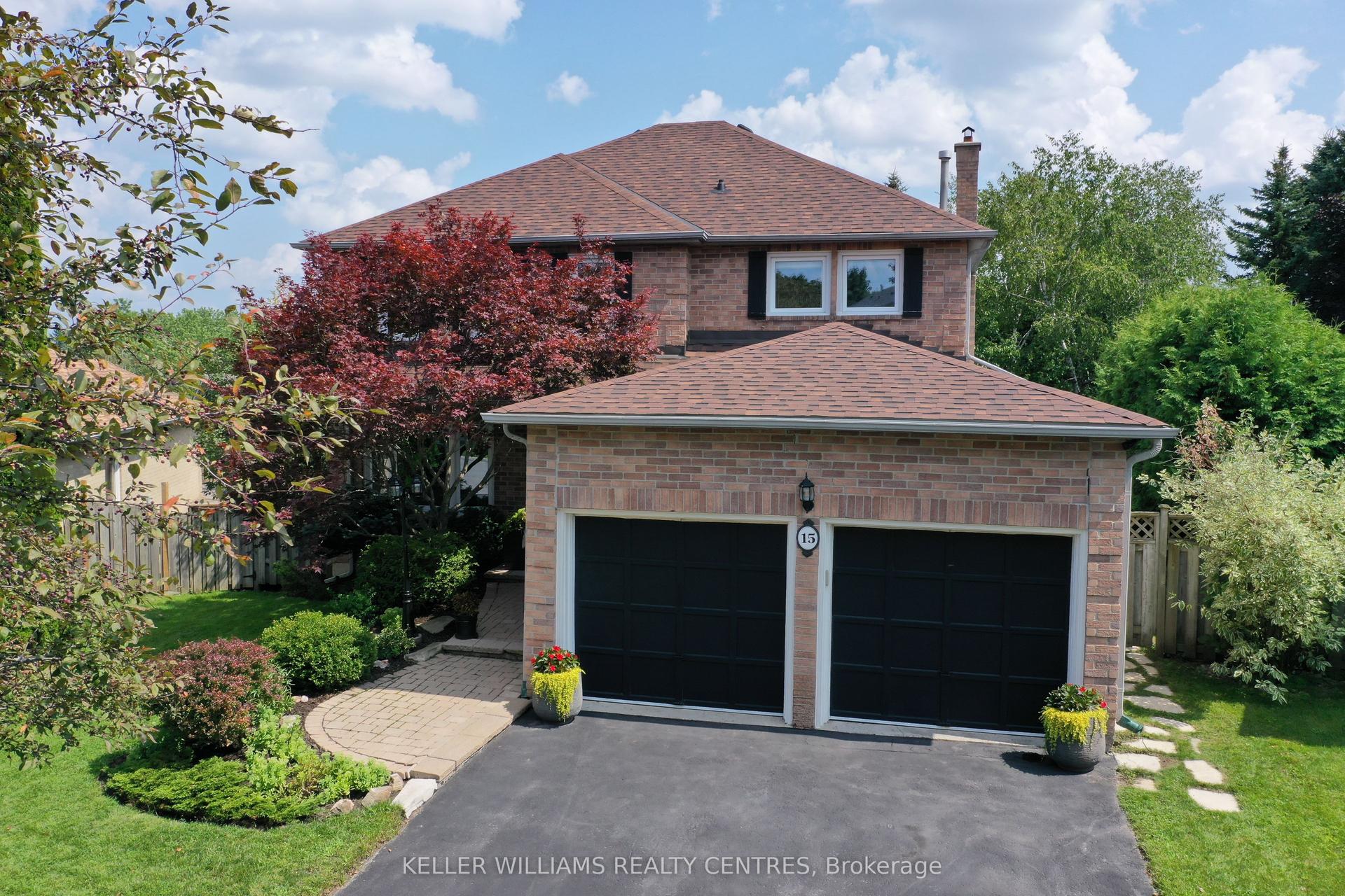 15 Beatty Crescent — photo 1