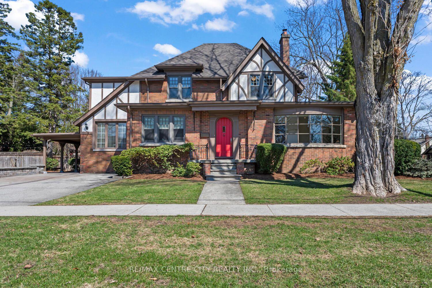 396 Victoria Street — photo 1