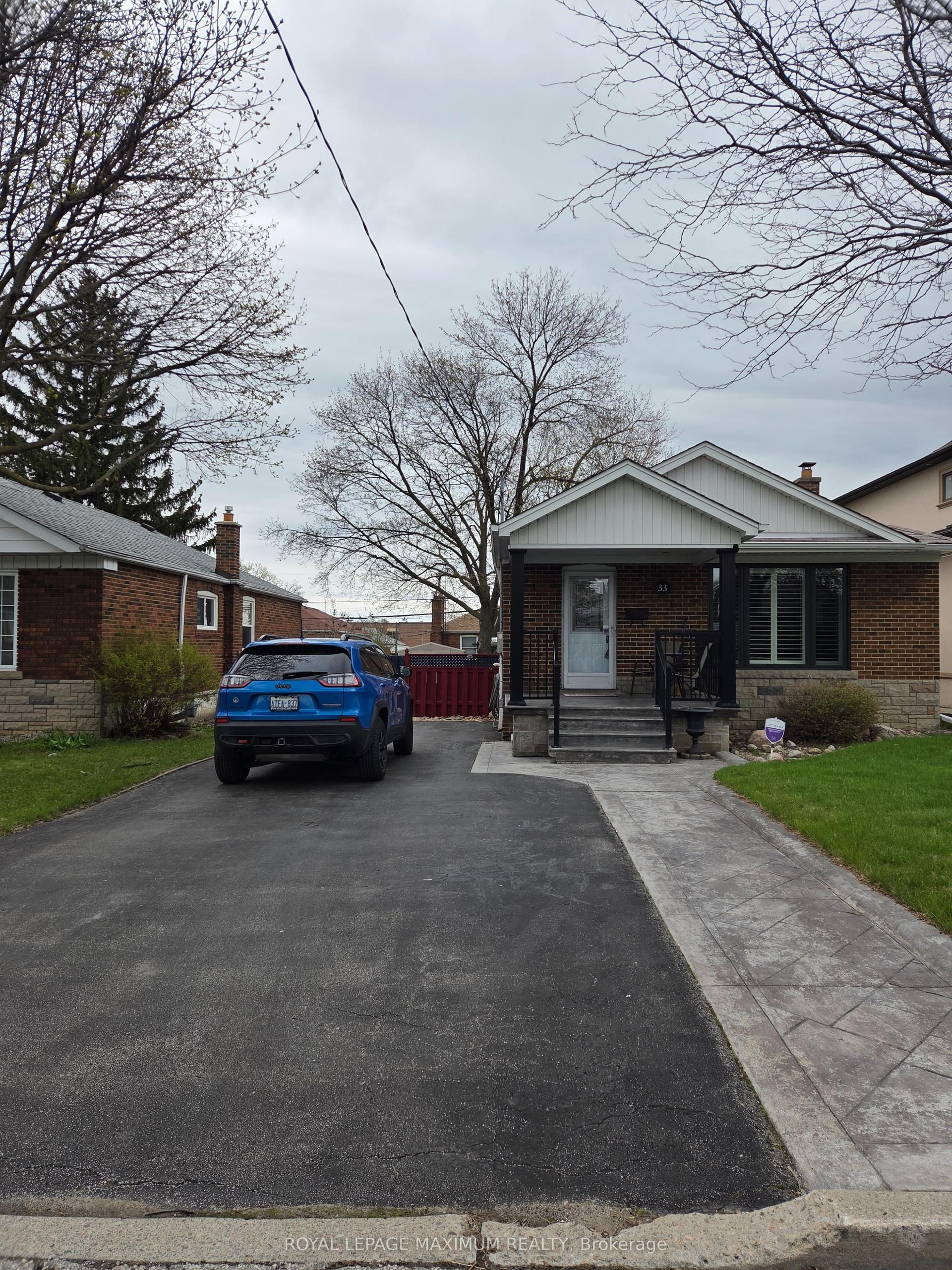 33 Alice Crescent — photo 1