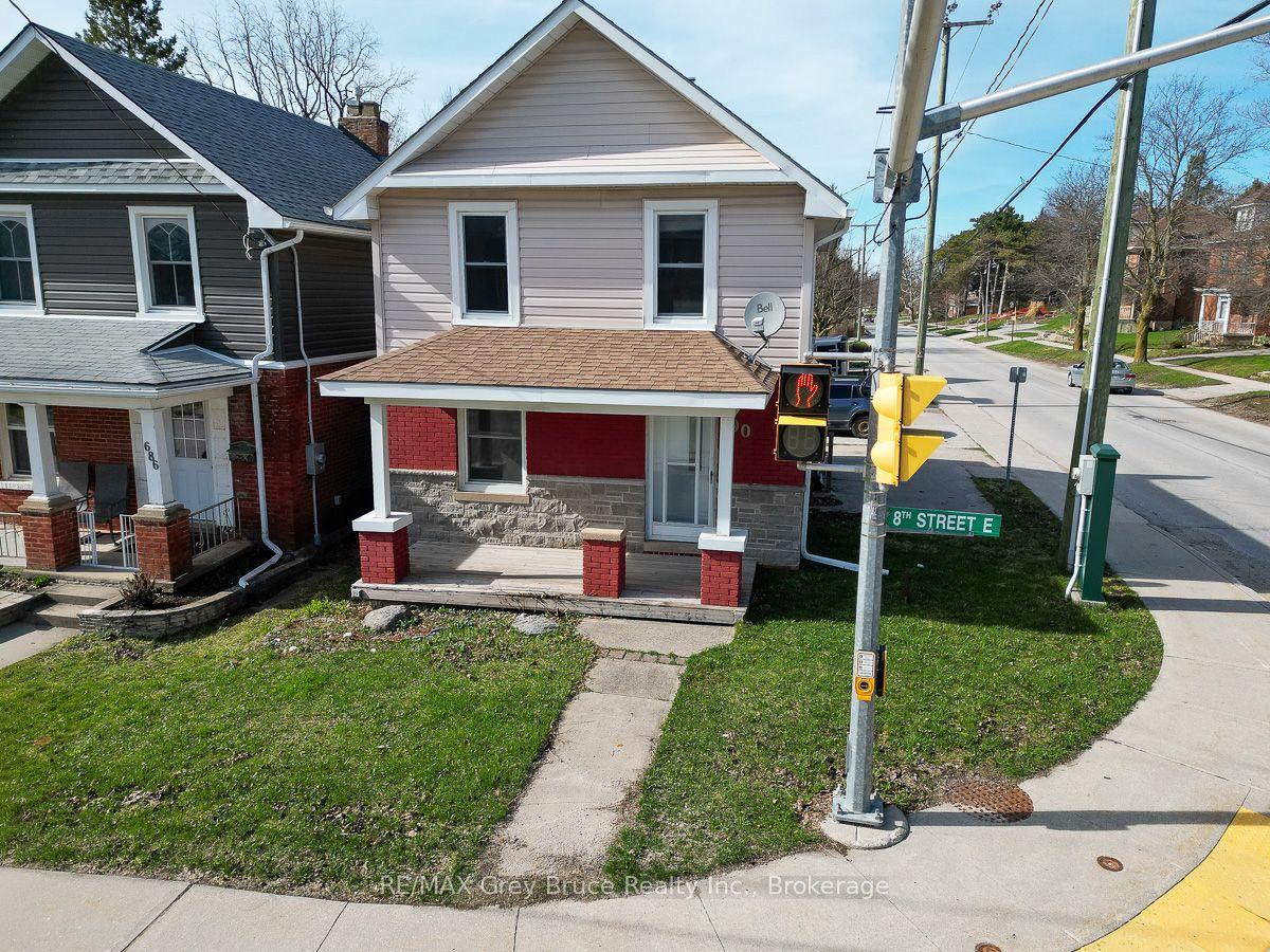 690 8th Street E — photo 1