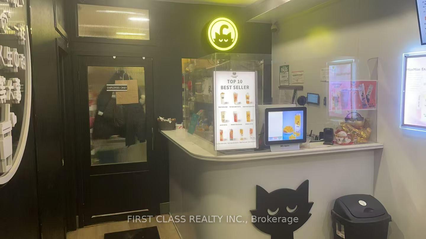 201 Dundas Street W — photo 1