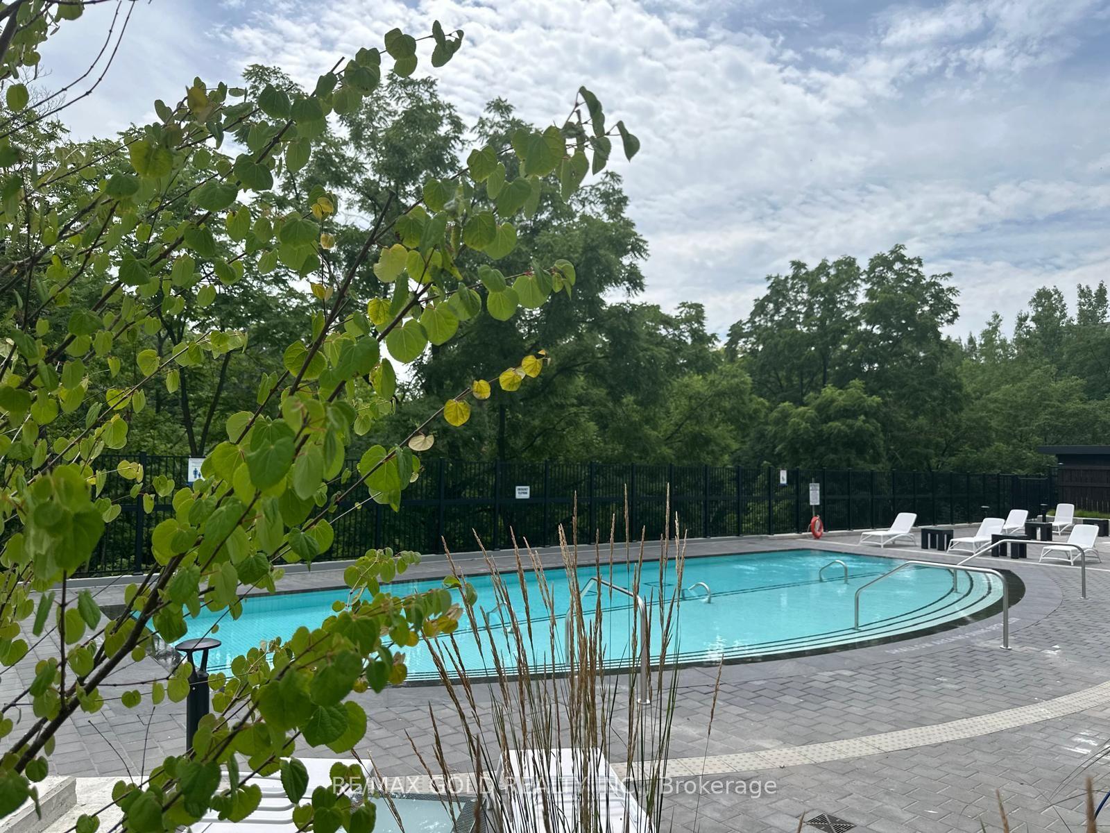 204 Burnhamthrope Road E 1208 #1208 — photo 1