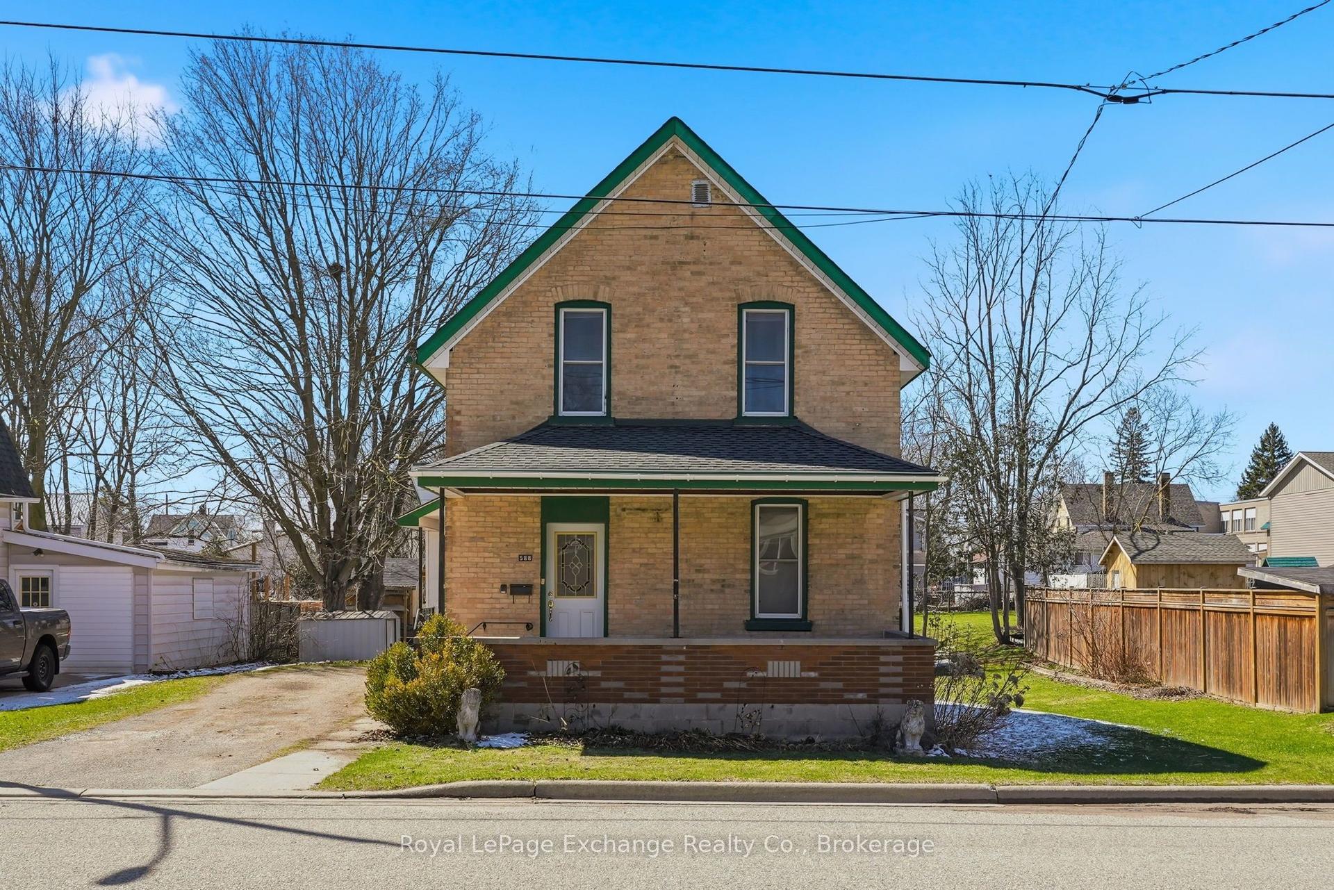 588 11th Avenue — photo 1