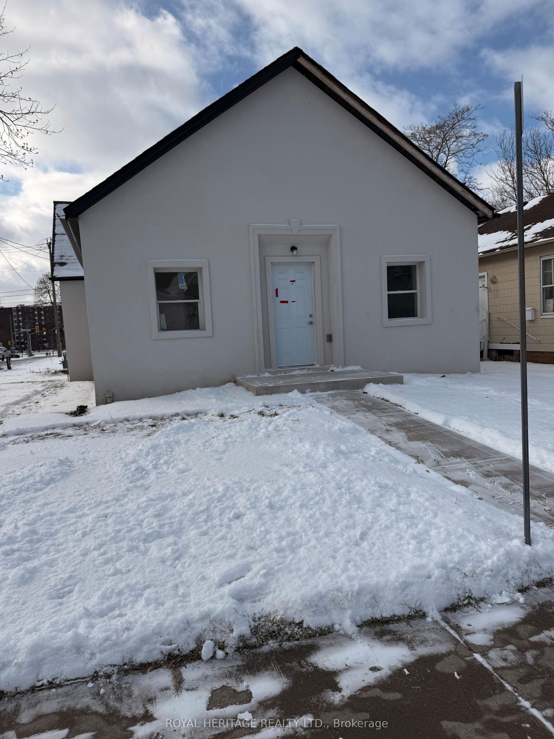 293 Louis Avenue — photo 1