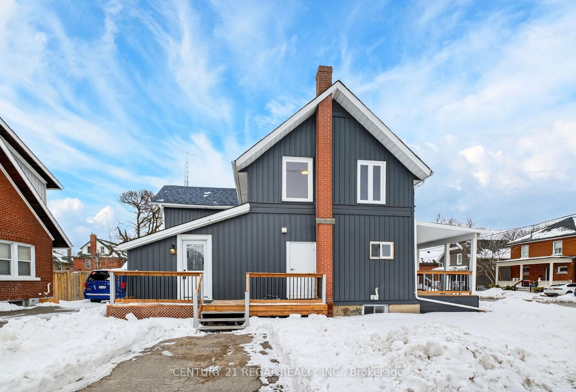 241 Mary Street N — photo 1