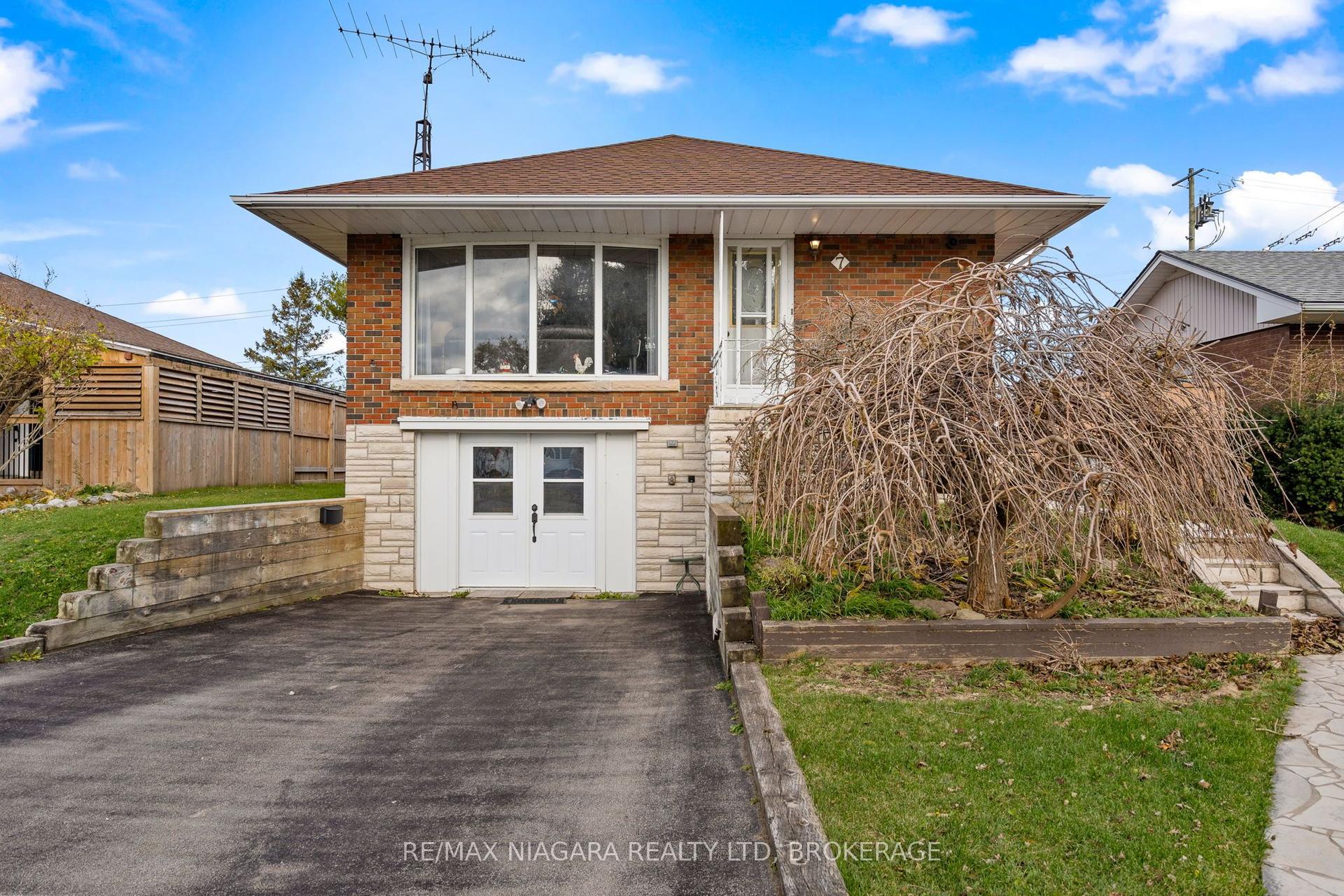 7 South Crescent — photo 1