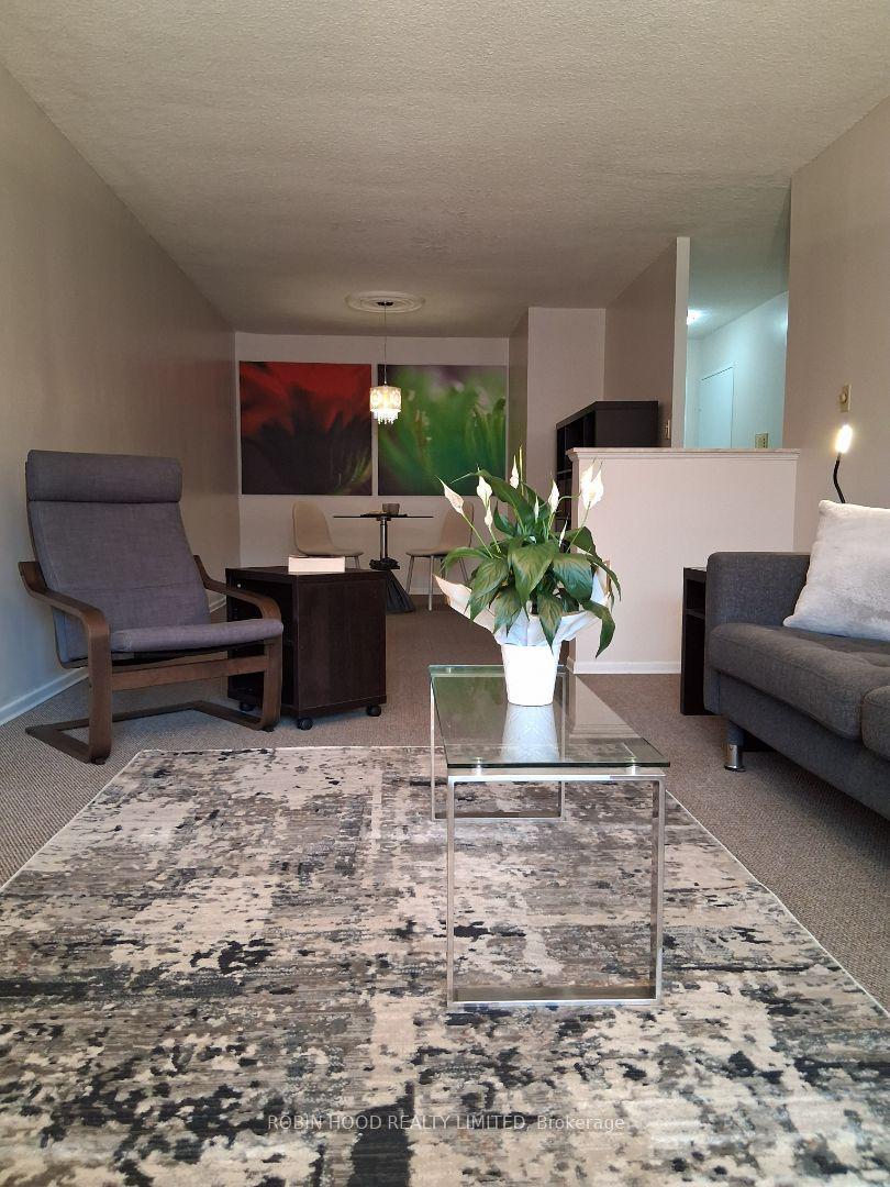 975 Warwick Court 605 #605 — photo 1