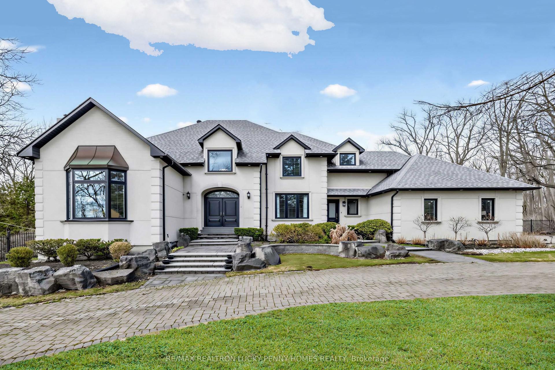 18 Walnut Glen Place — photo 1