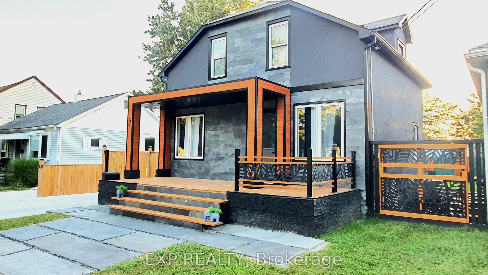 249 Wallace Avenue S — photo 1