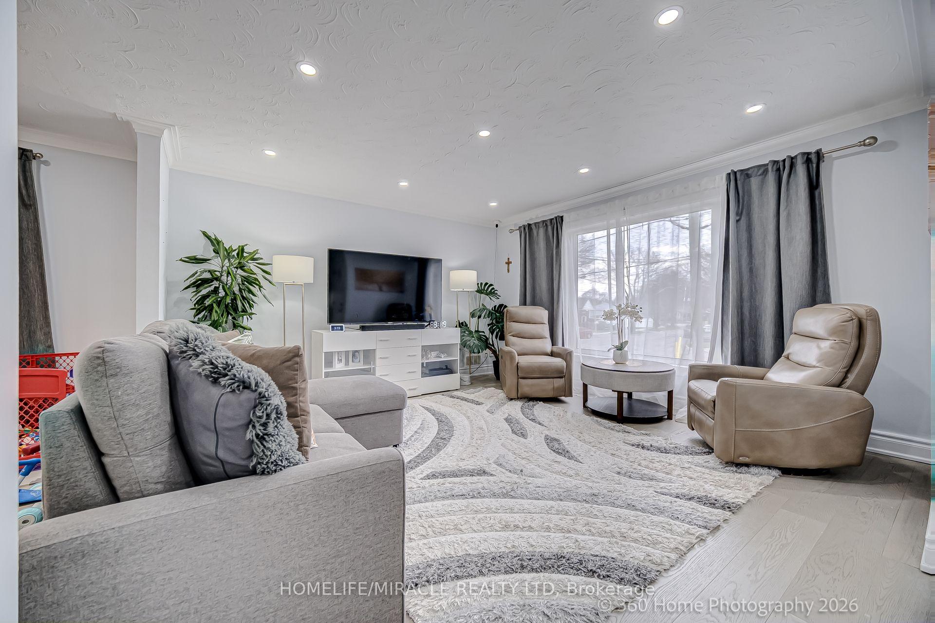 17 Montvale Drive — photo 1