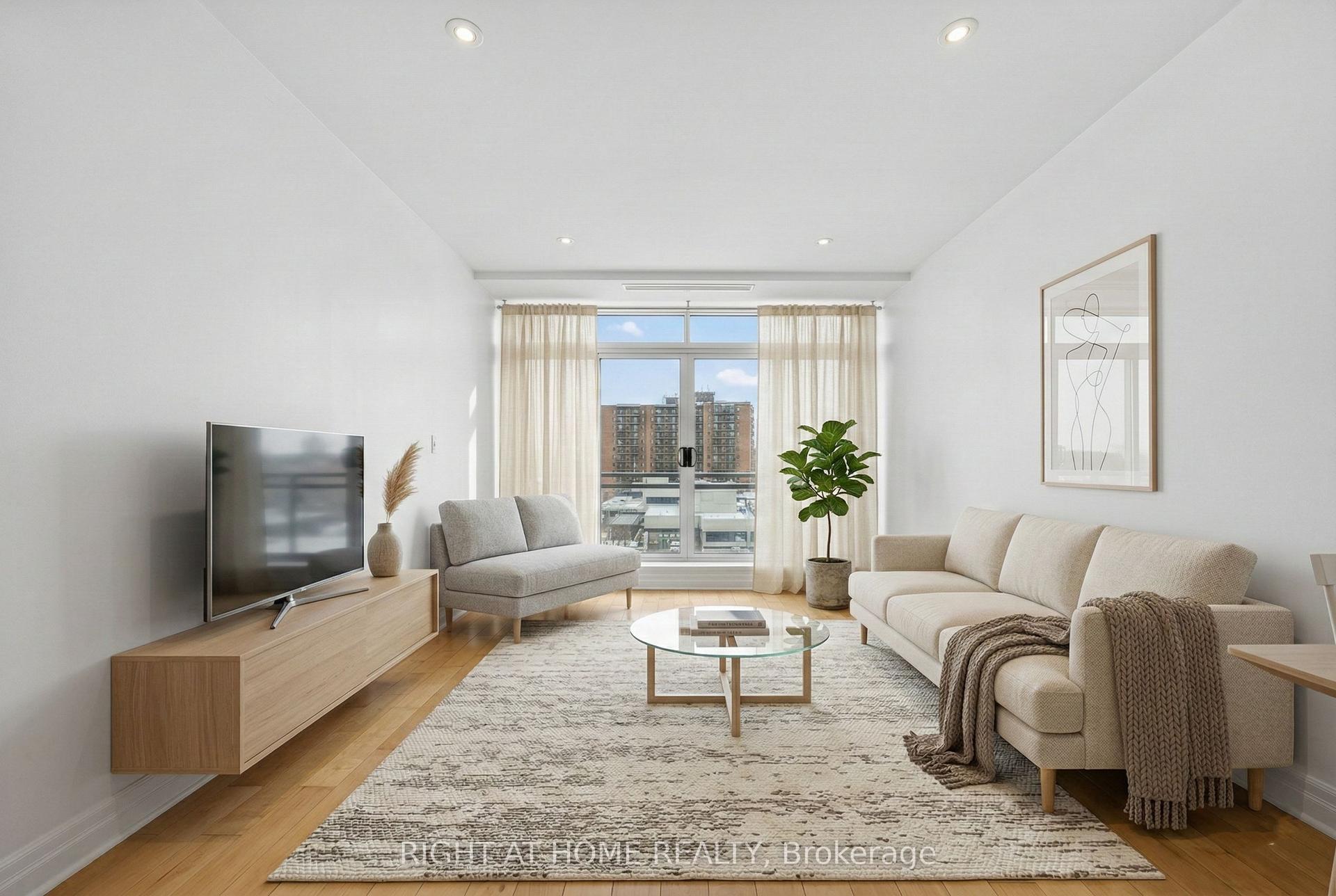 44 Bond Street W 518 #518 — photo 1