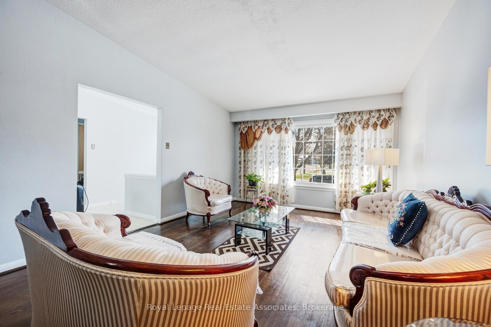 8 Caulfield Road — photo 1