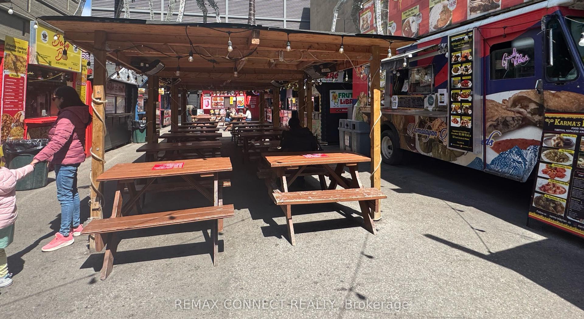 335 Yonge Street — photo 1