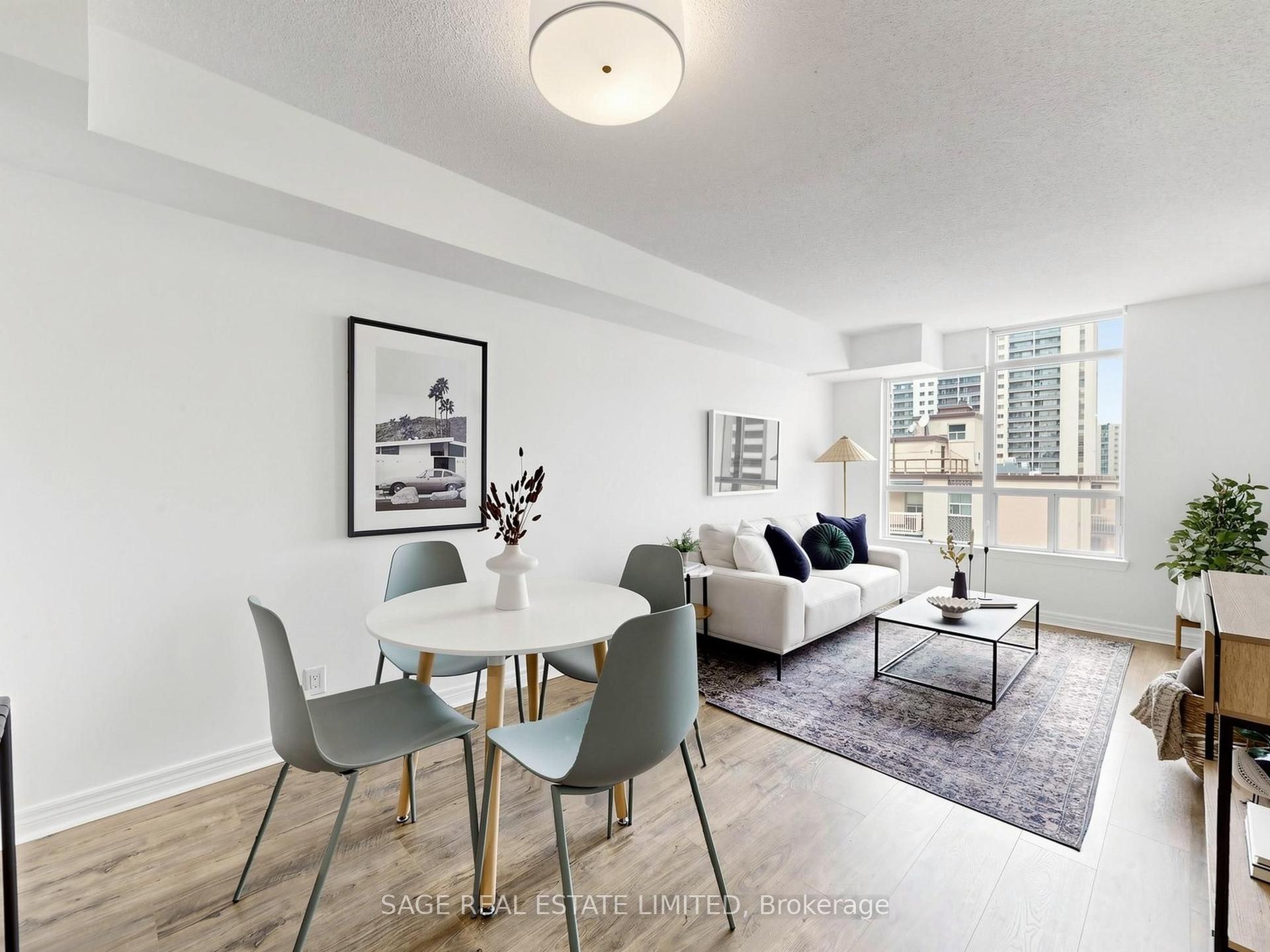 225 Wellesley Street E 811 #811 — photo 1