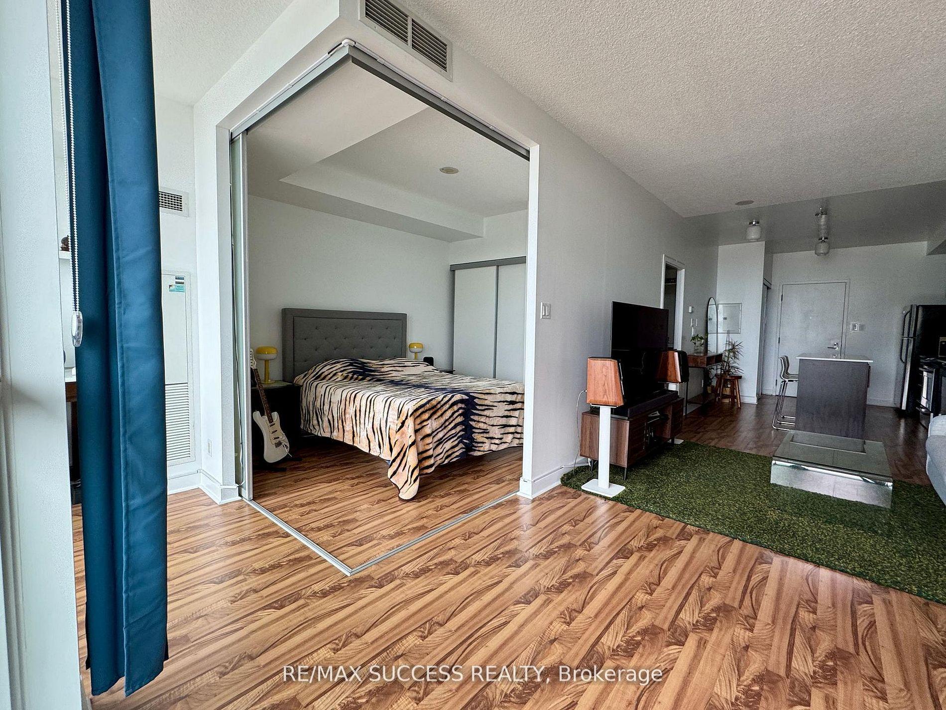 1171 Queen Street W 1605 #1605 — photo 1