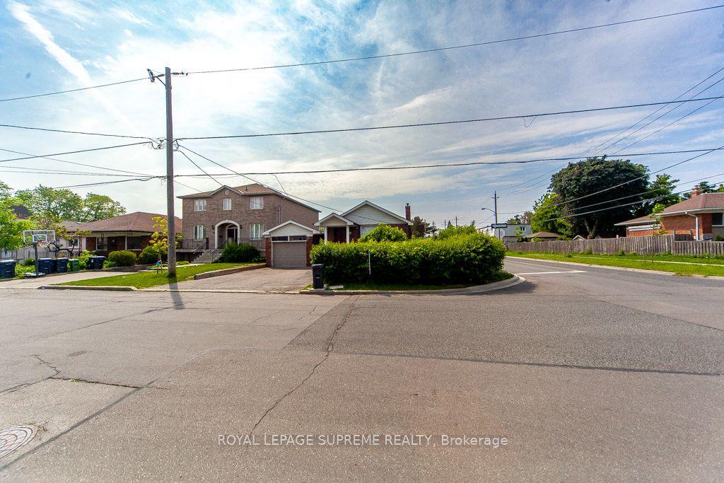 109 Regina Avenue — photo 1