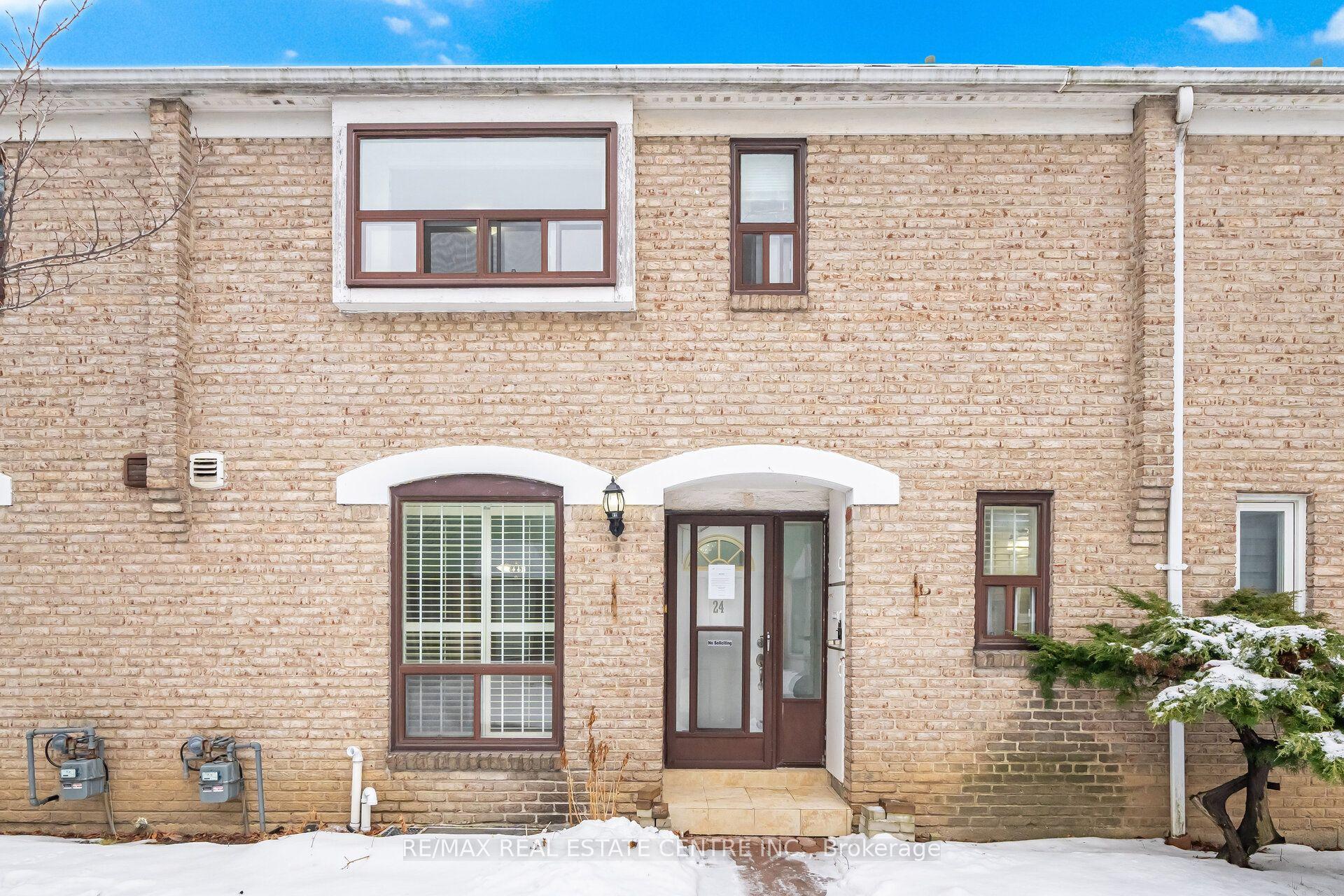 25 Gosford Boulevard 24 #24 — photo 1