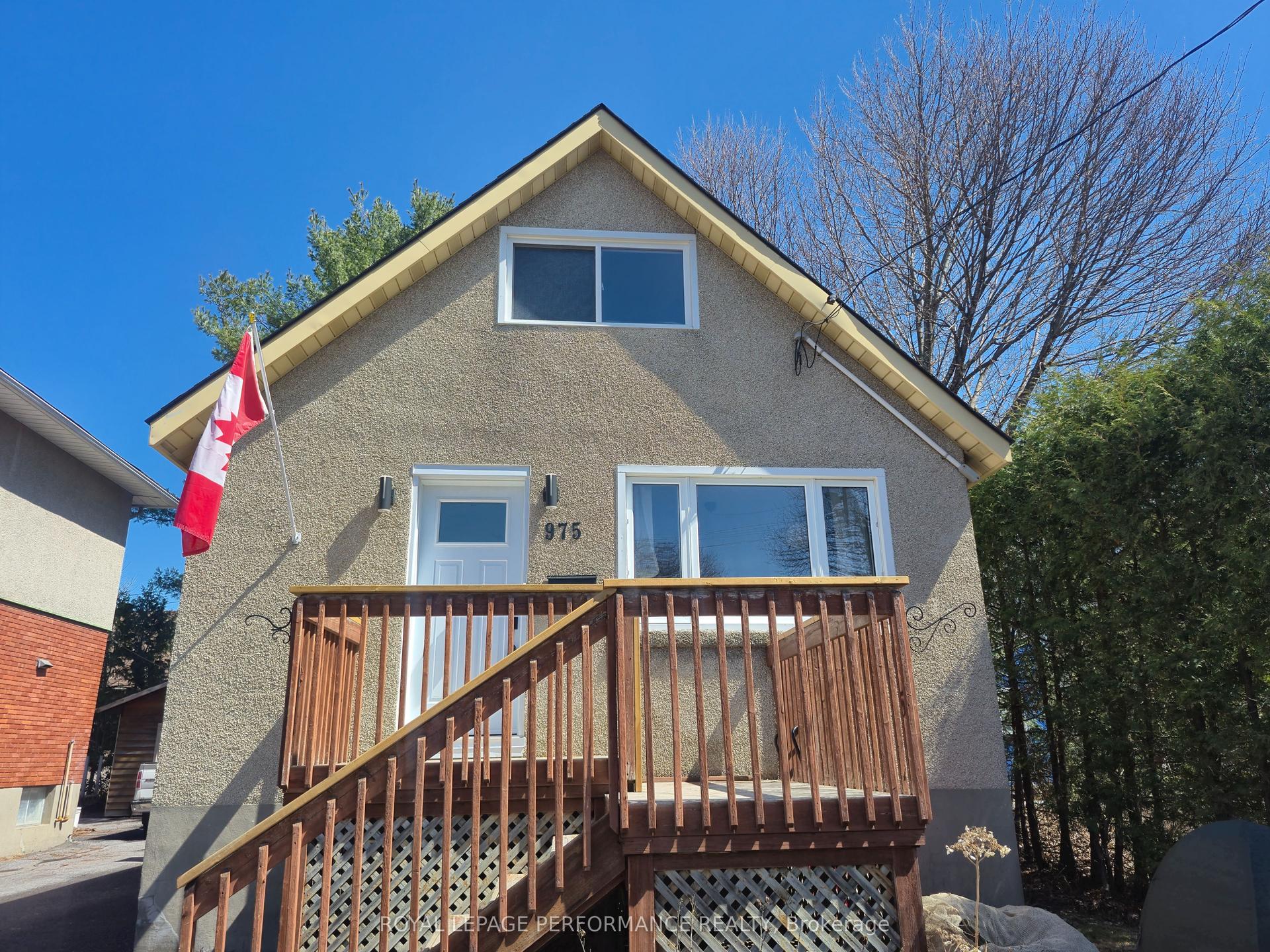 975 Sheridan Avenue — photo 1