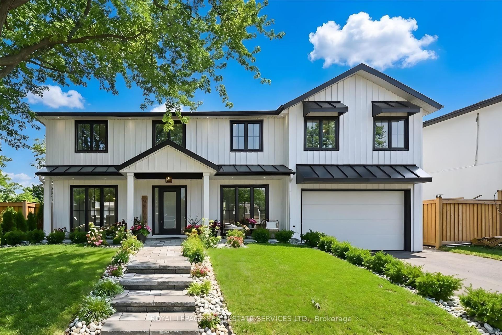 2212 Urwin Crescent — photo 1