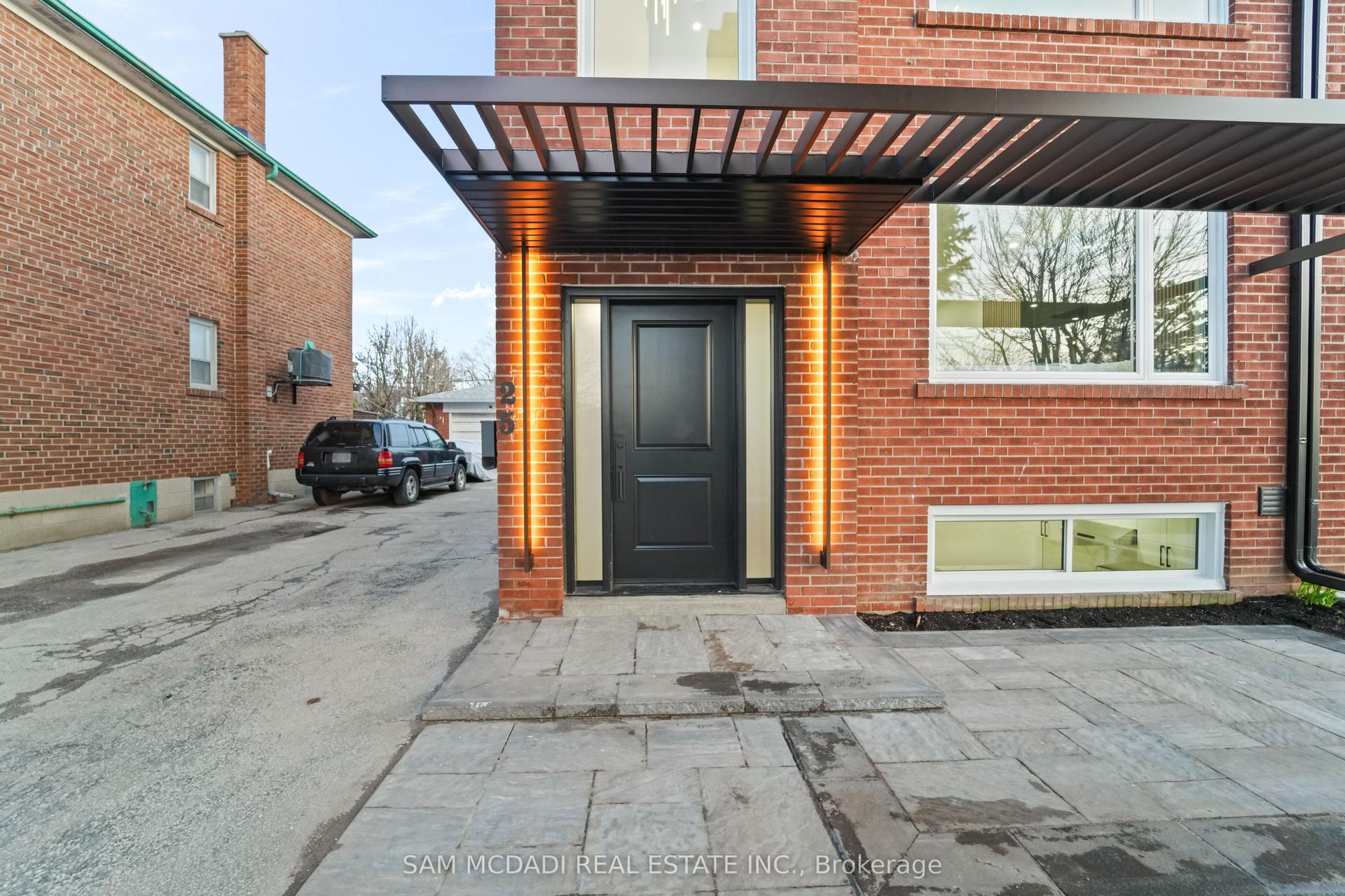 25 Falstaff Avenue — photo 1