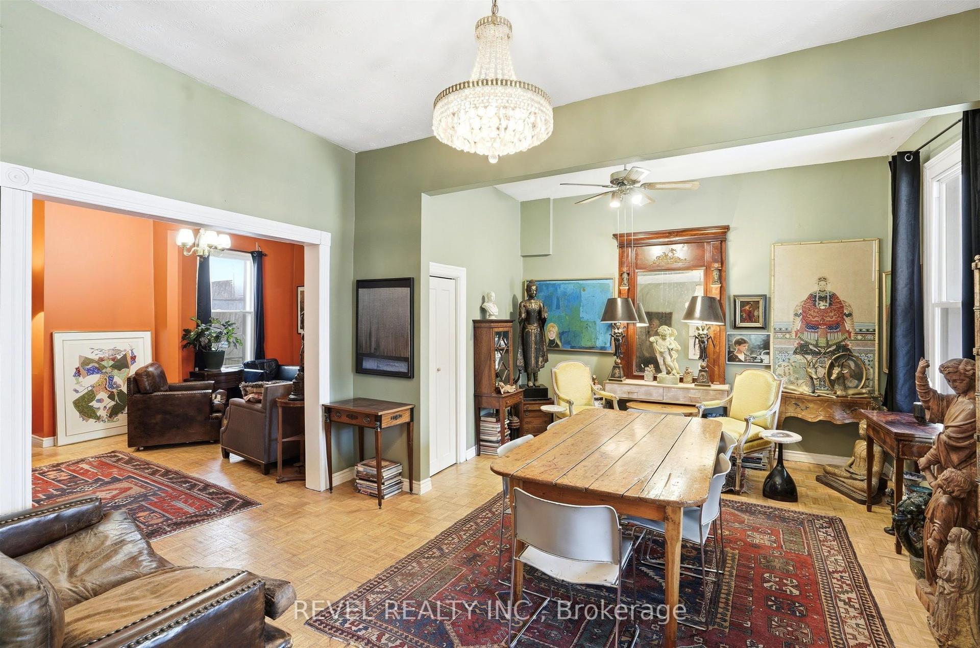 164 Macnab Street N — photo 1