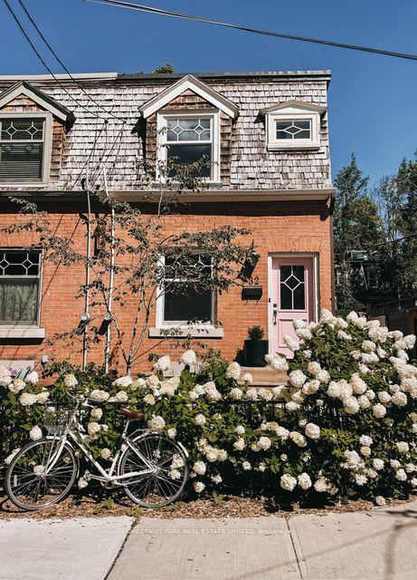 32 Sackville Place — photo 1