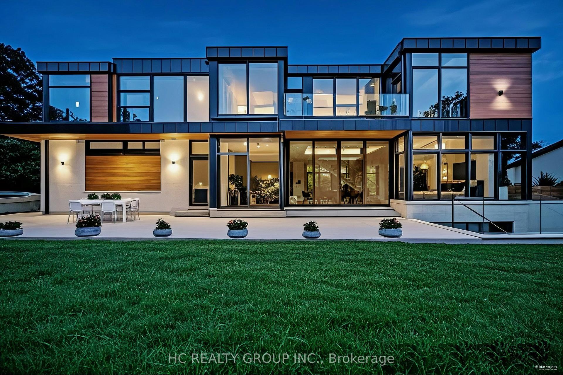 7 Whitelaw Court — photo 1