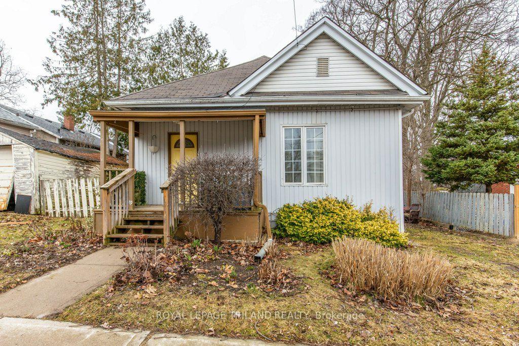 11 MACKAY Avenue — photo 1