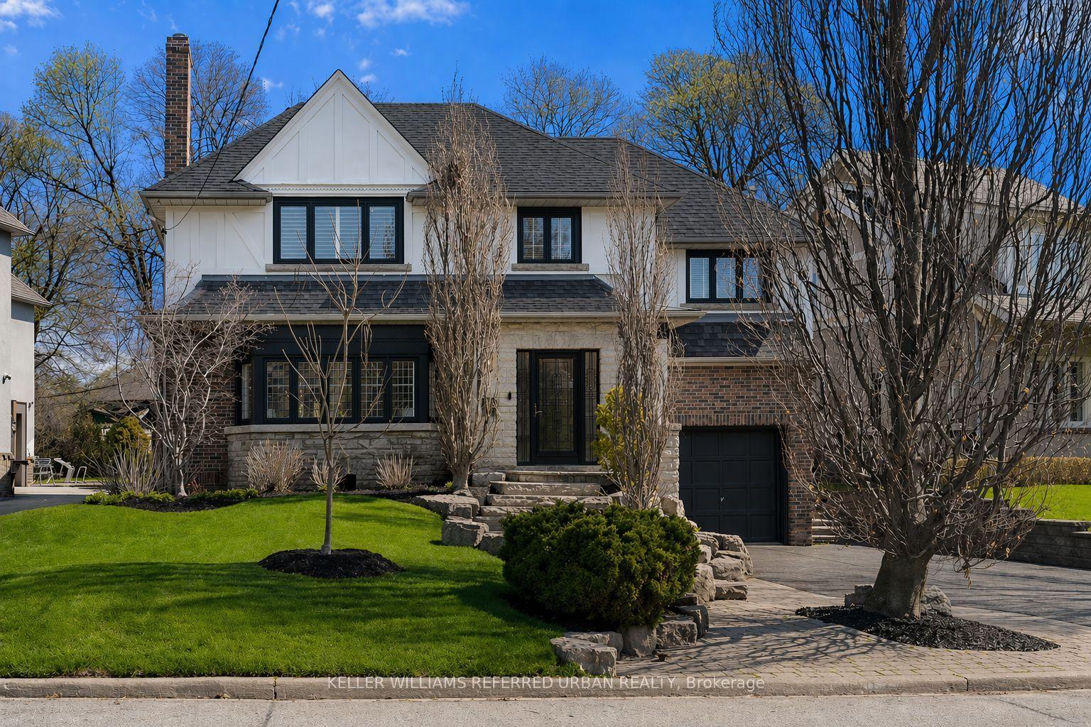 5 Lawrence Crescent — photo 1