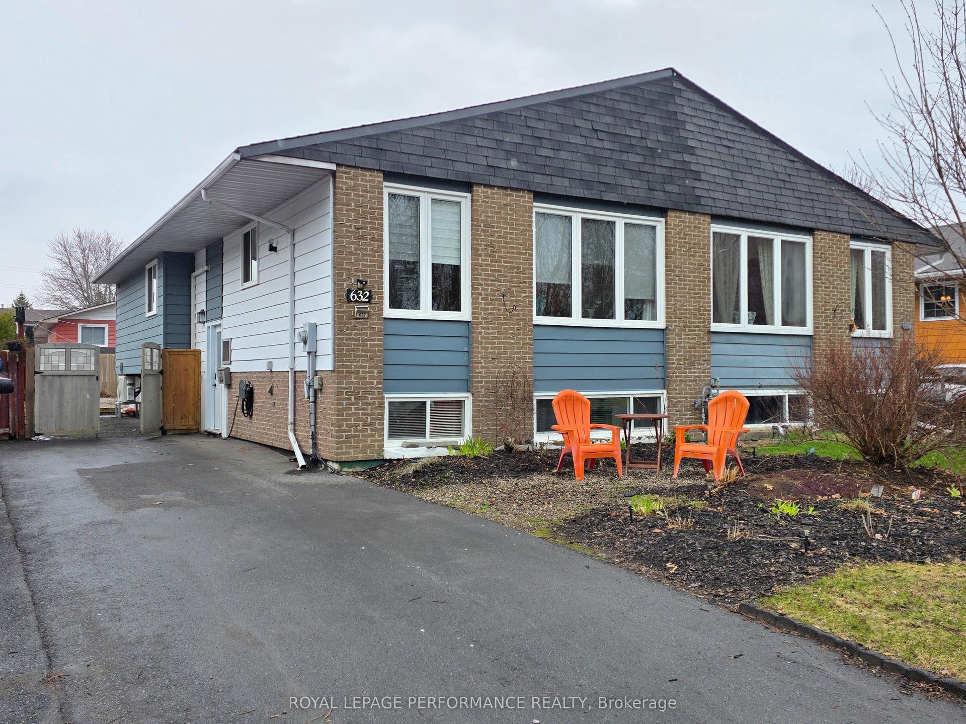 632 Dundas Crescent — photo 1