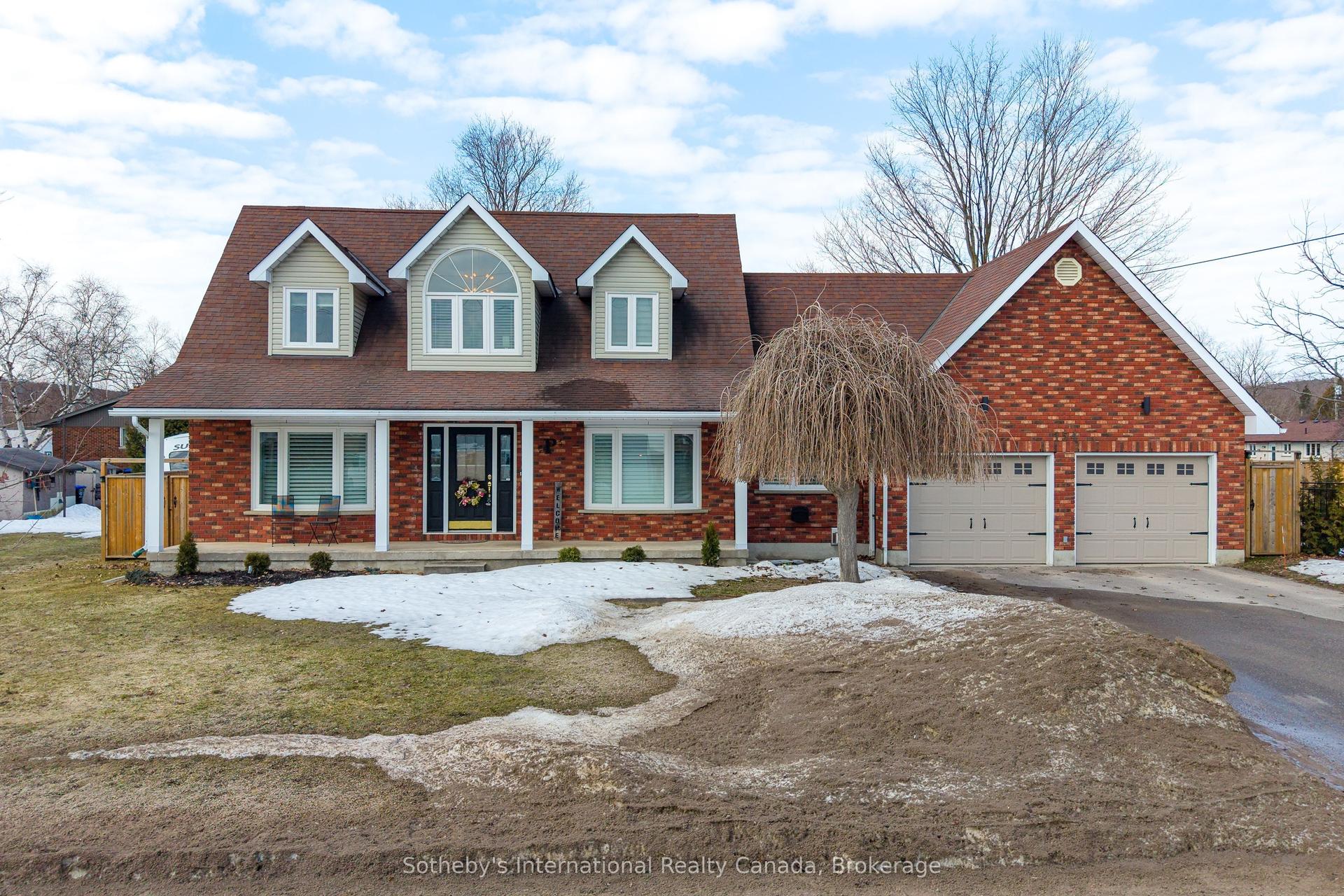 154 Mary Street — photo 1