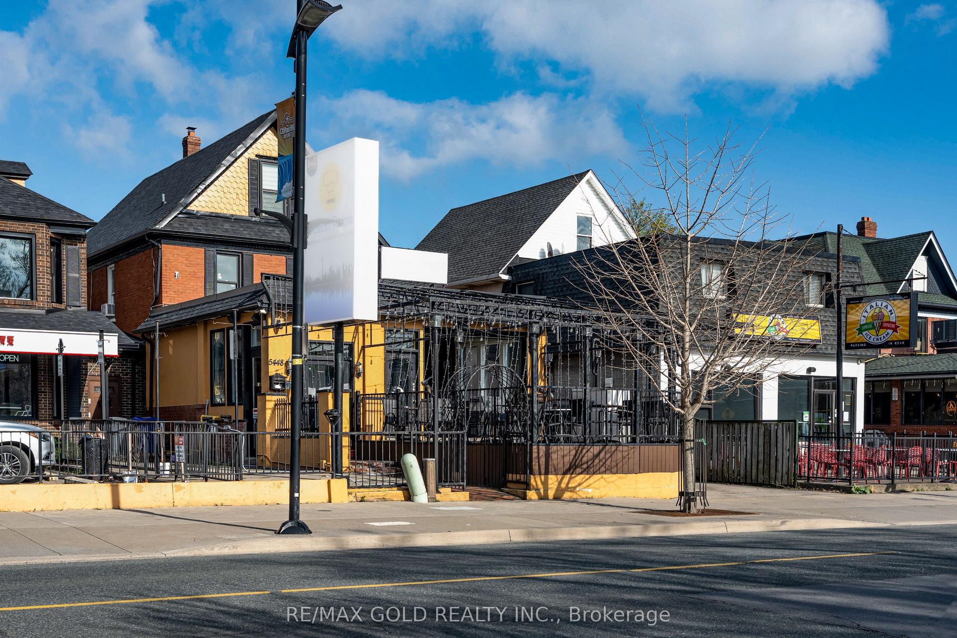 5448 Victoria Avenue — photo 1