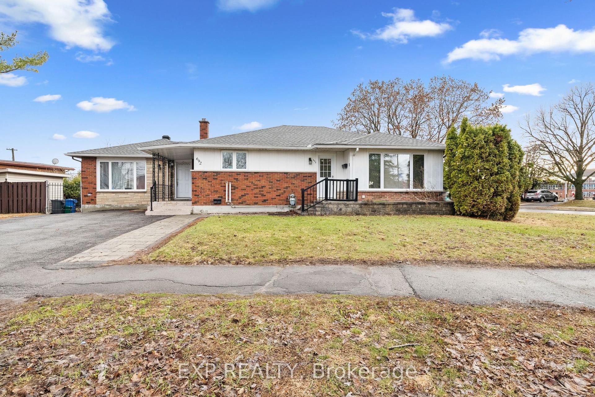 692 Claude Street — photo 1