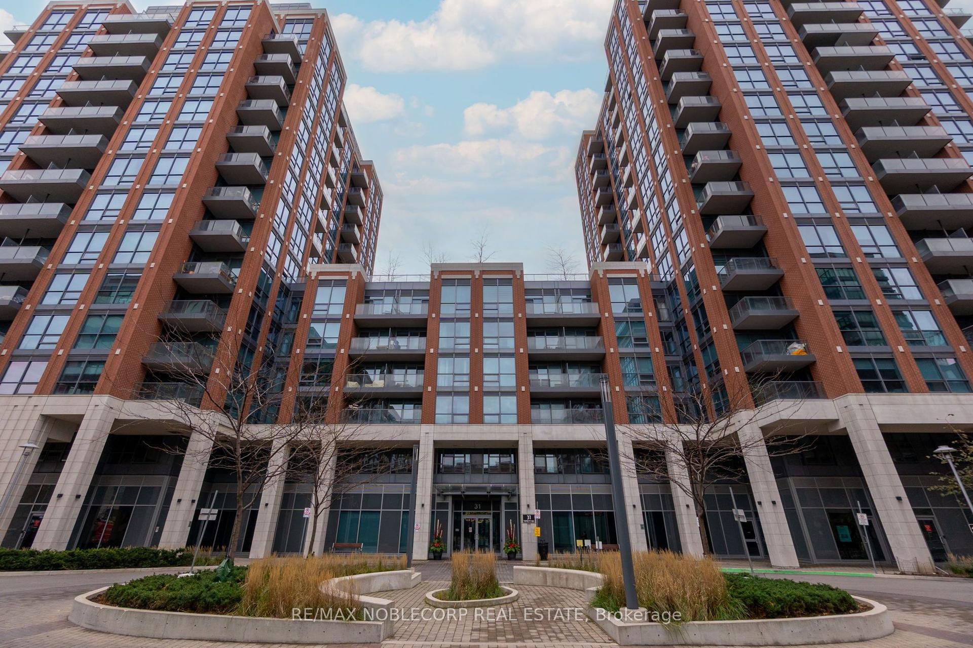 31 Tippett Road 923 #923 — photo 1