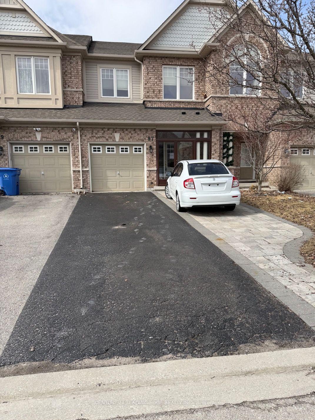 97 Thatcher Crescent — photo 1