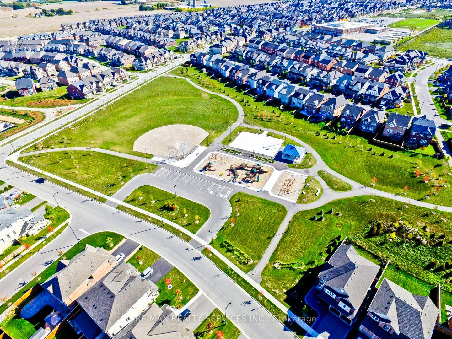 38 Blackberry Valley Crescent — photo 1