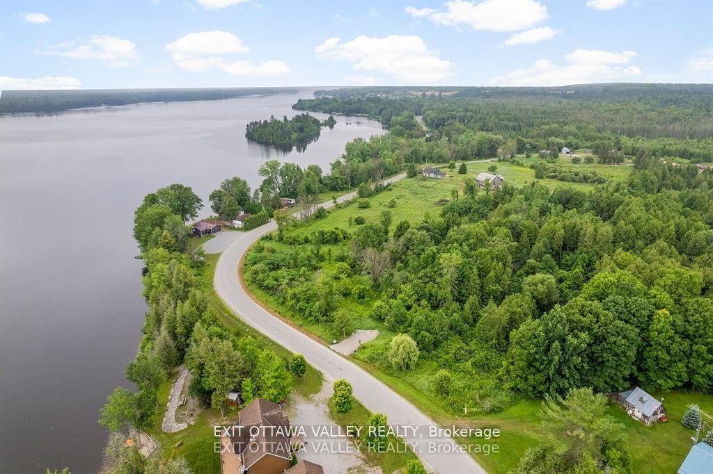 877 Lacroix Bay Road — photo 1