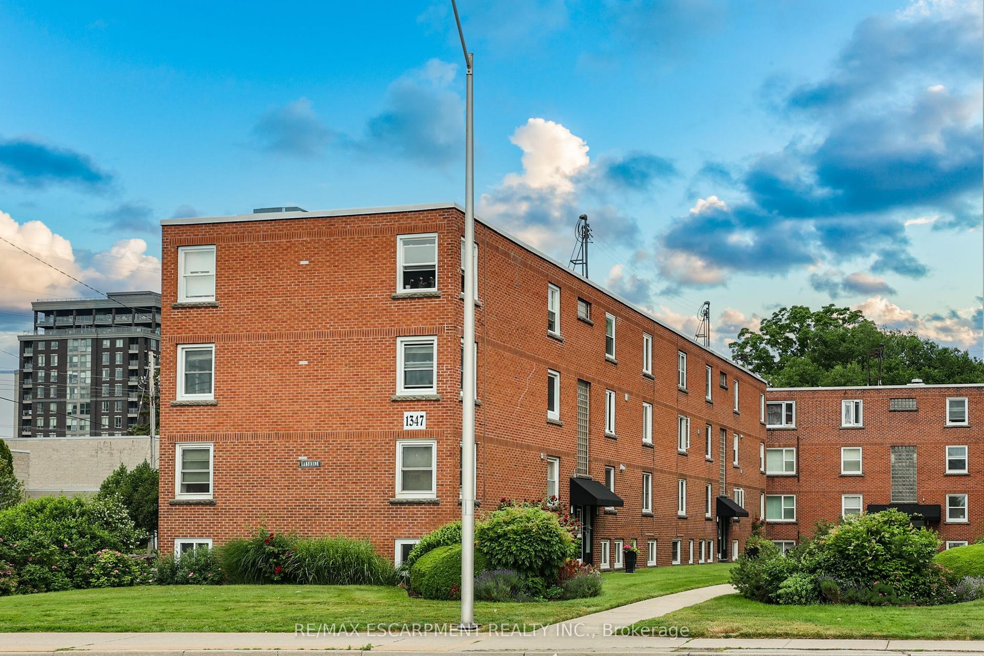 1347 Lakeshore Road 37 #37 — photo 1