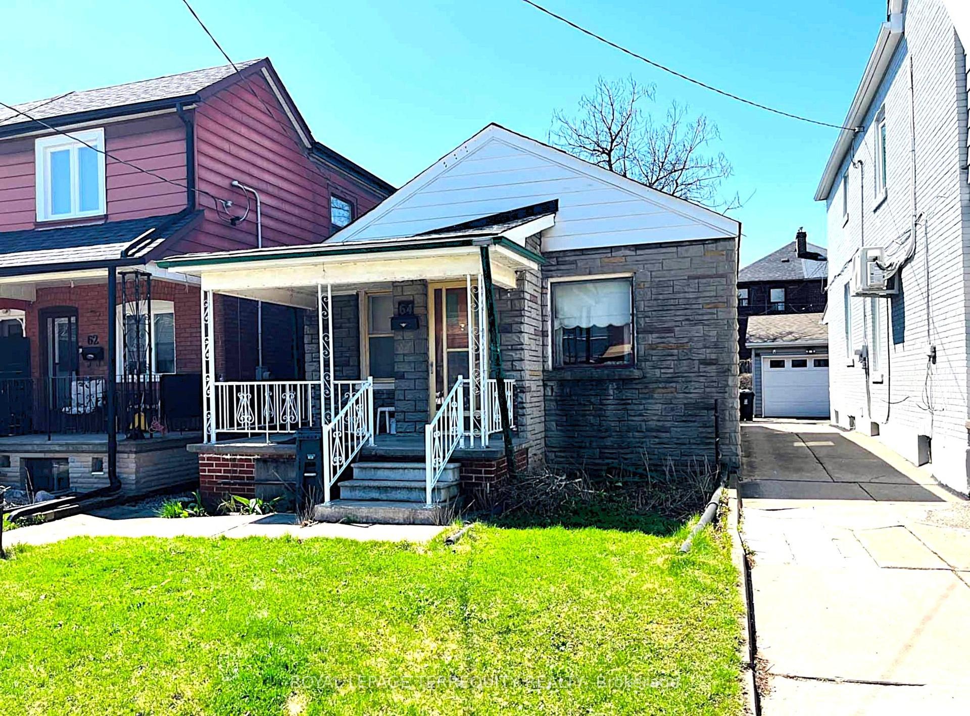 64 Chambers Avenue — photo 1