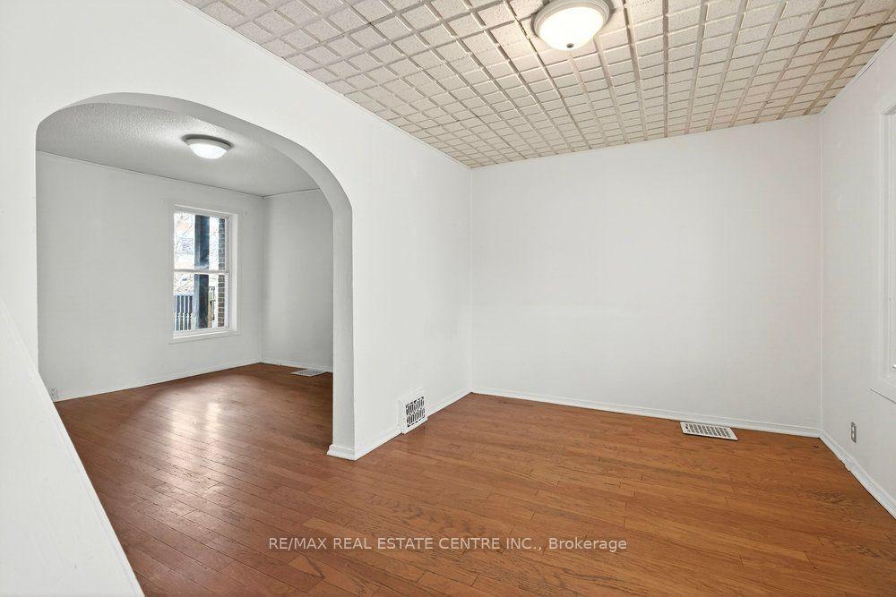 23 Frederick Avenue — photo 1