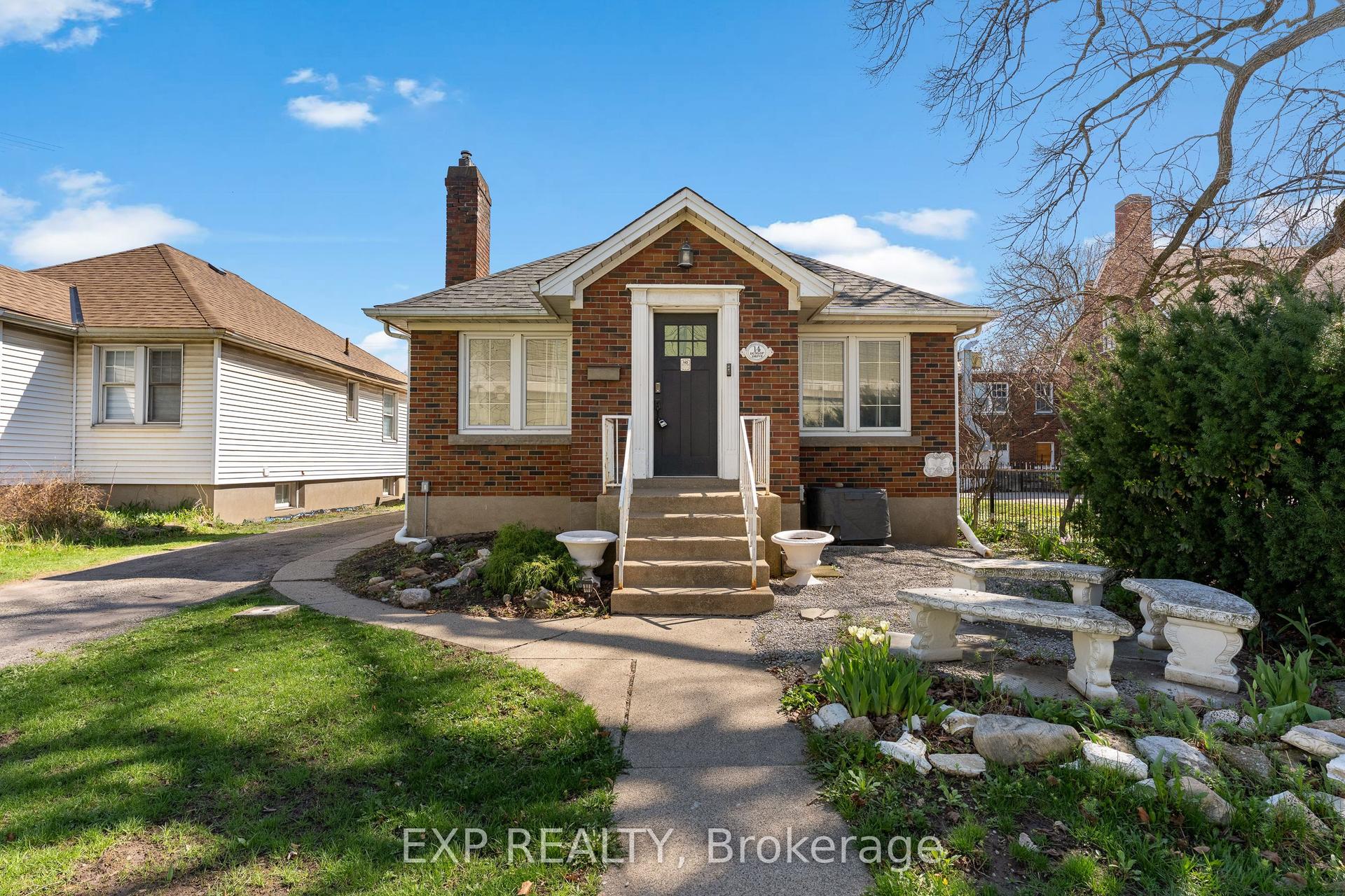 14 Dunlop Drive — photo 1