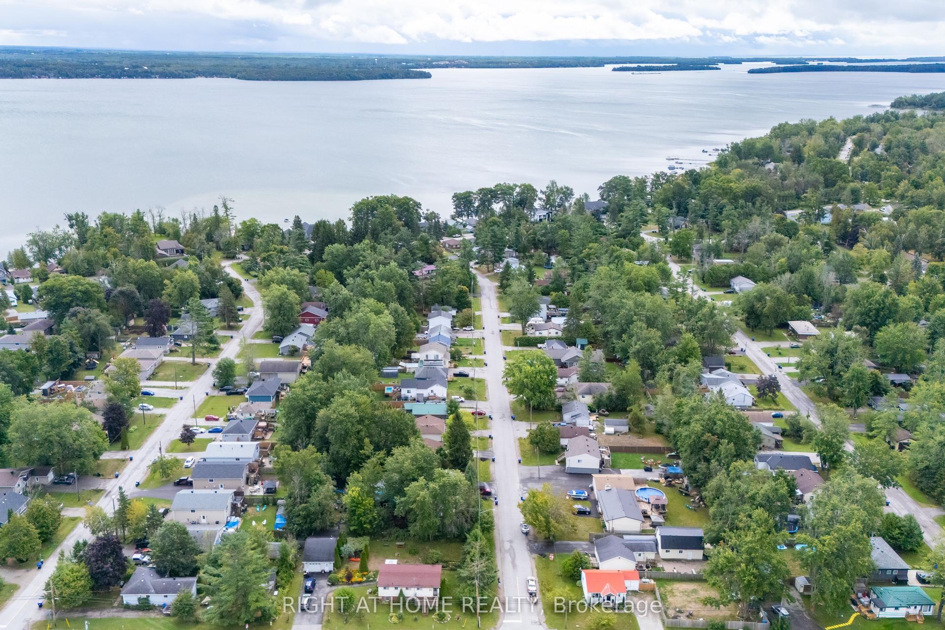 3392 Coronation Avenue — photo 1
