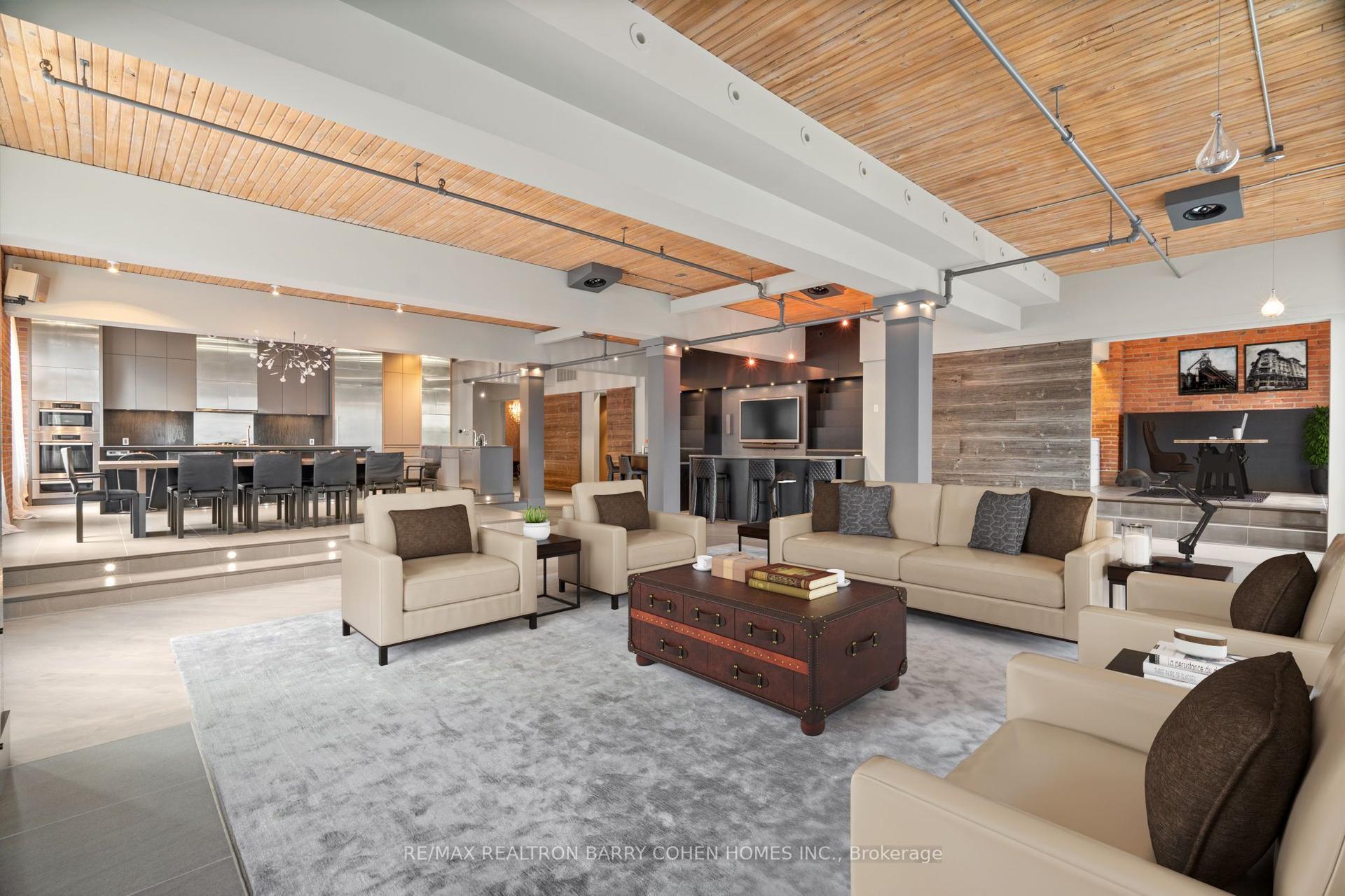 468 Wellington Street W 300 #300 — photo 1