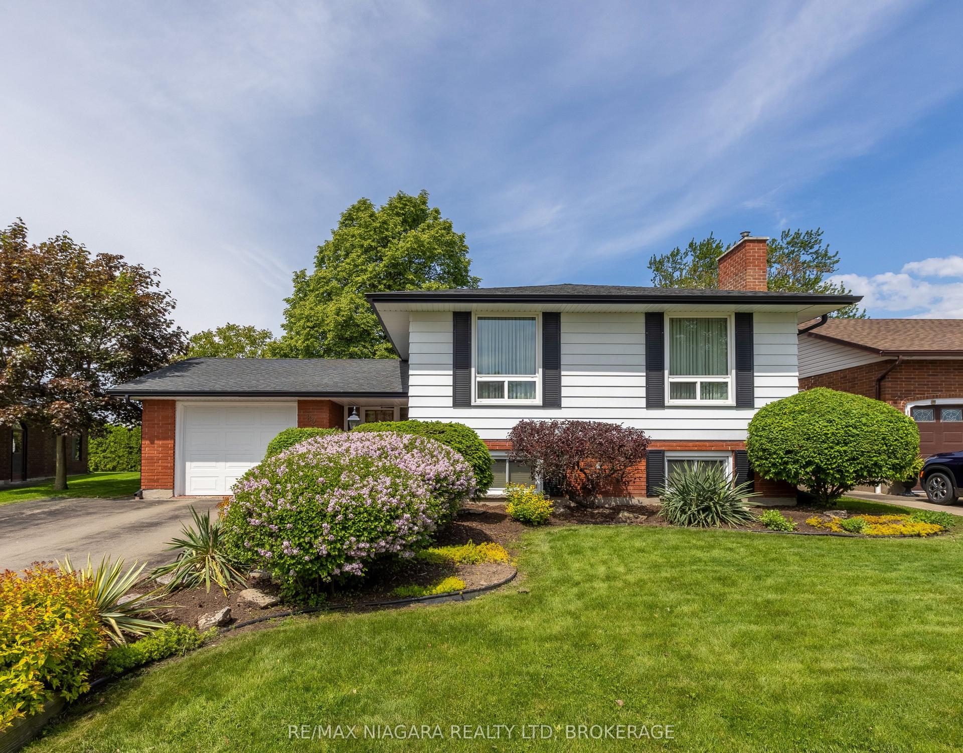 82 Westwood Crescent — photo 1