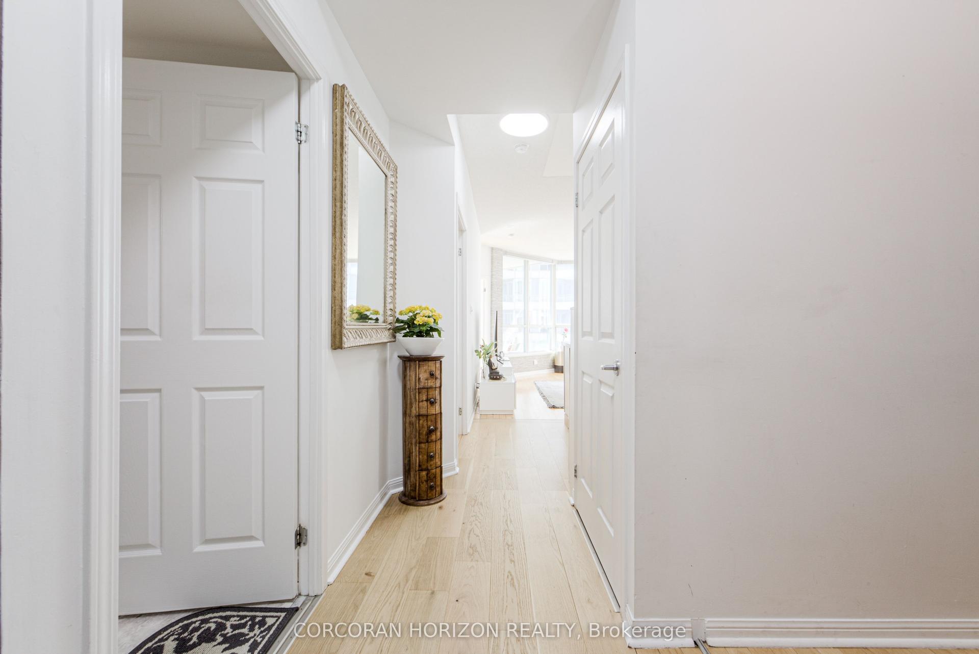 228 Queens Quay W 2009 #2009 — photo 1