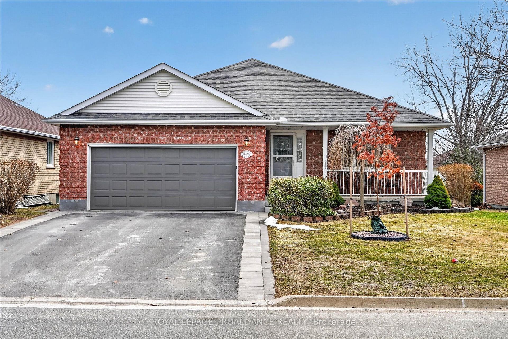 1426 Glenforest Crescent — photo 1