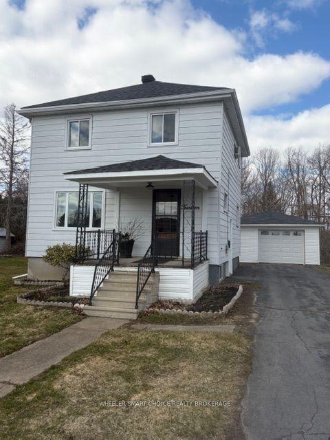 14 Saunders Avenue N — photo 1