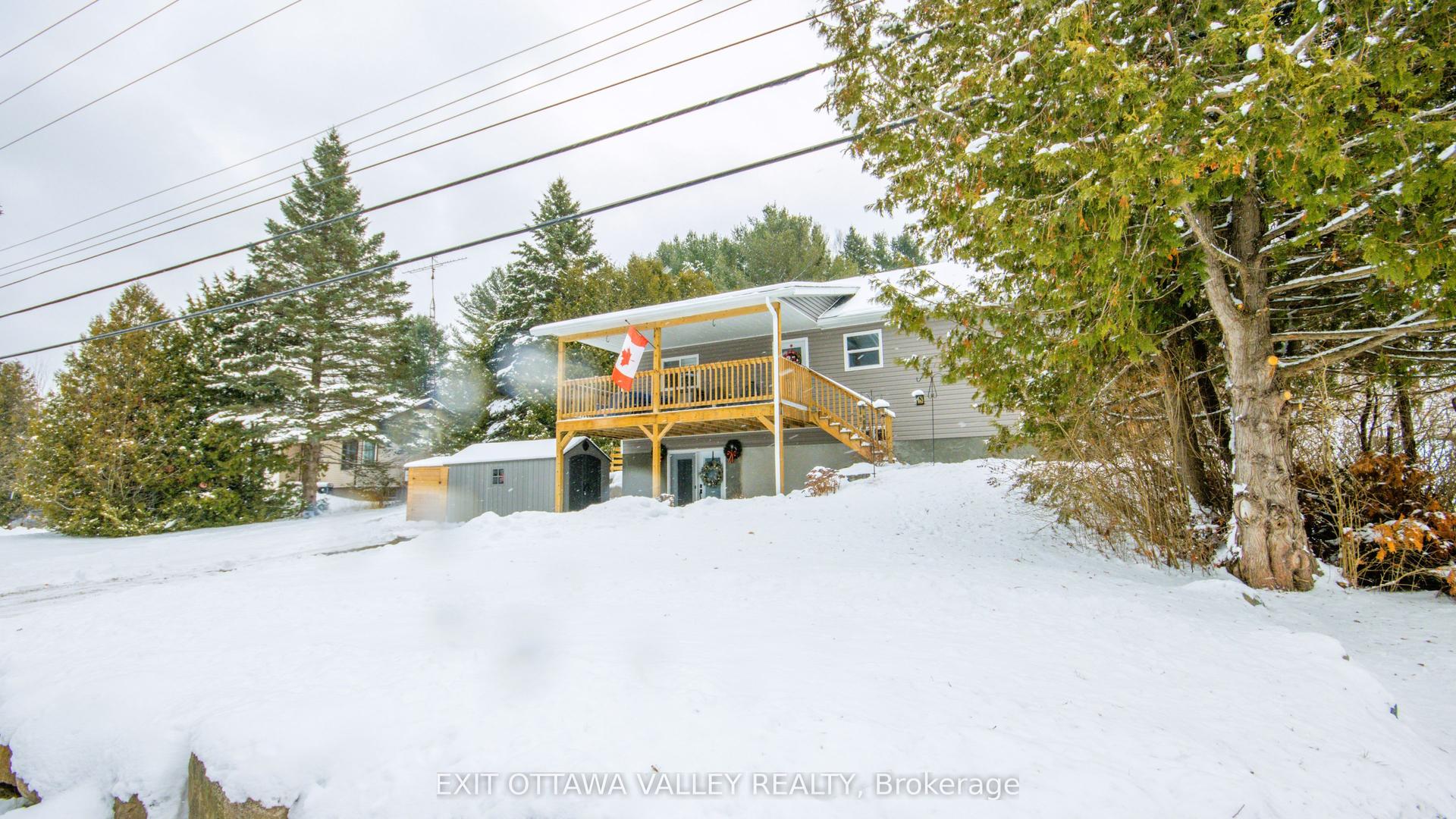 39090 Combermere Road — photo 1